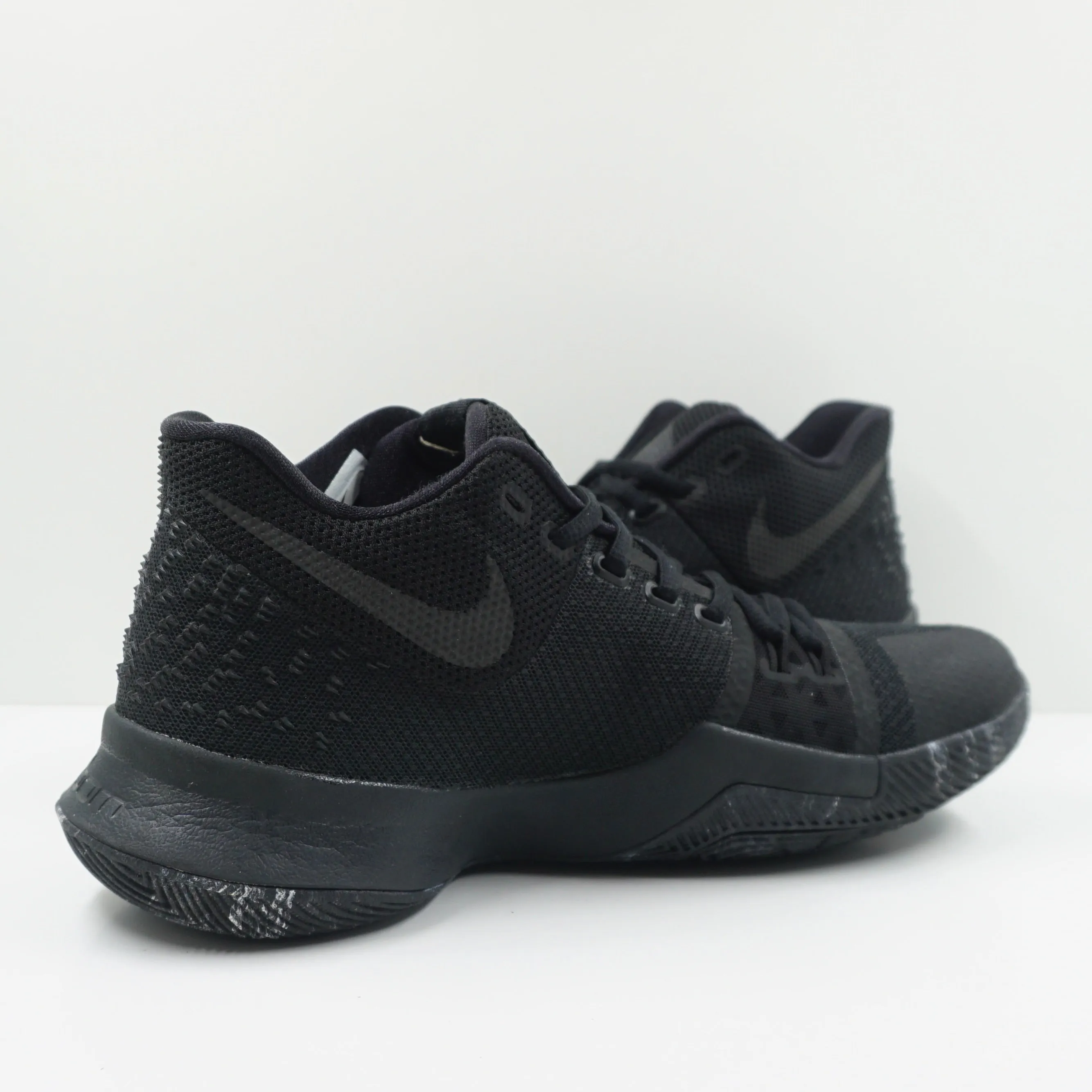 Nike Kyrie 3 Triple Black