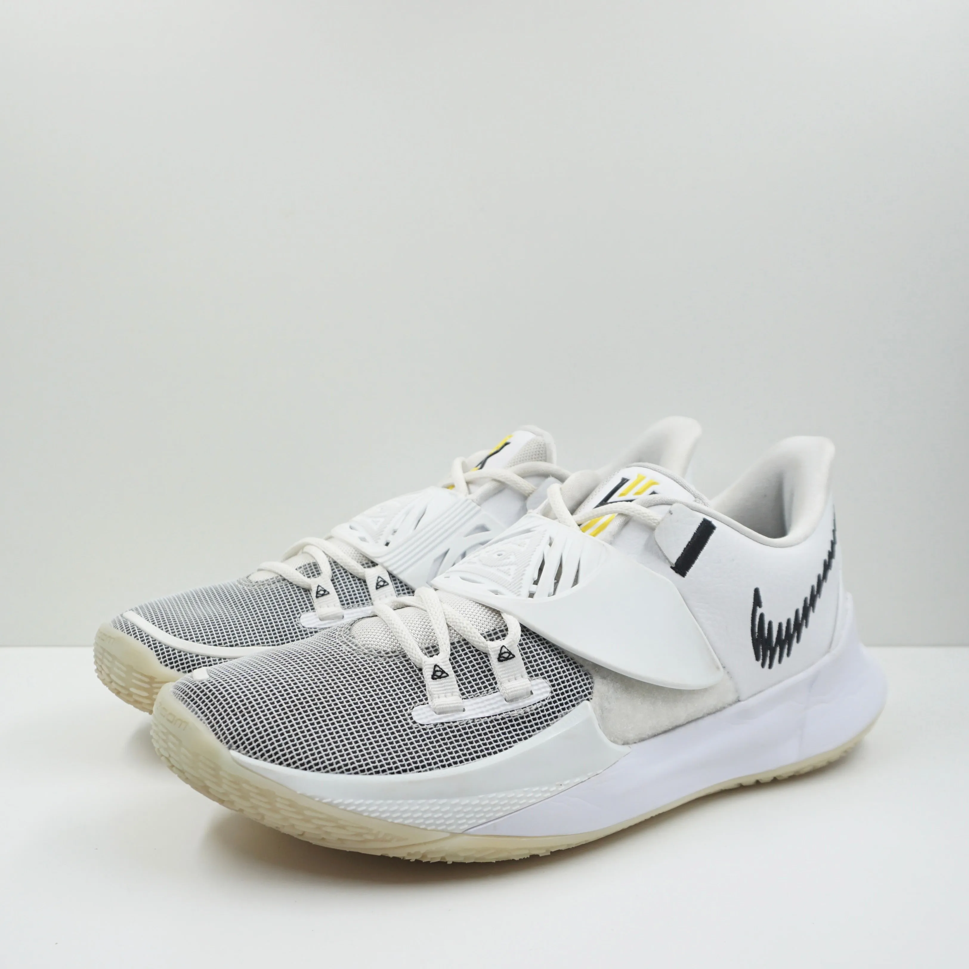 Nike Kyrie Low 3 White Black Glow