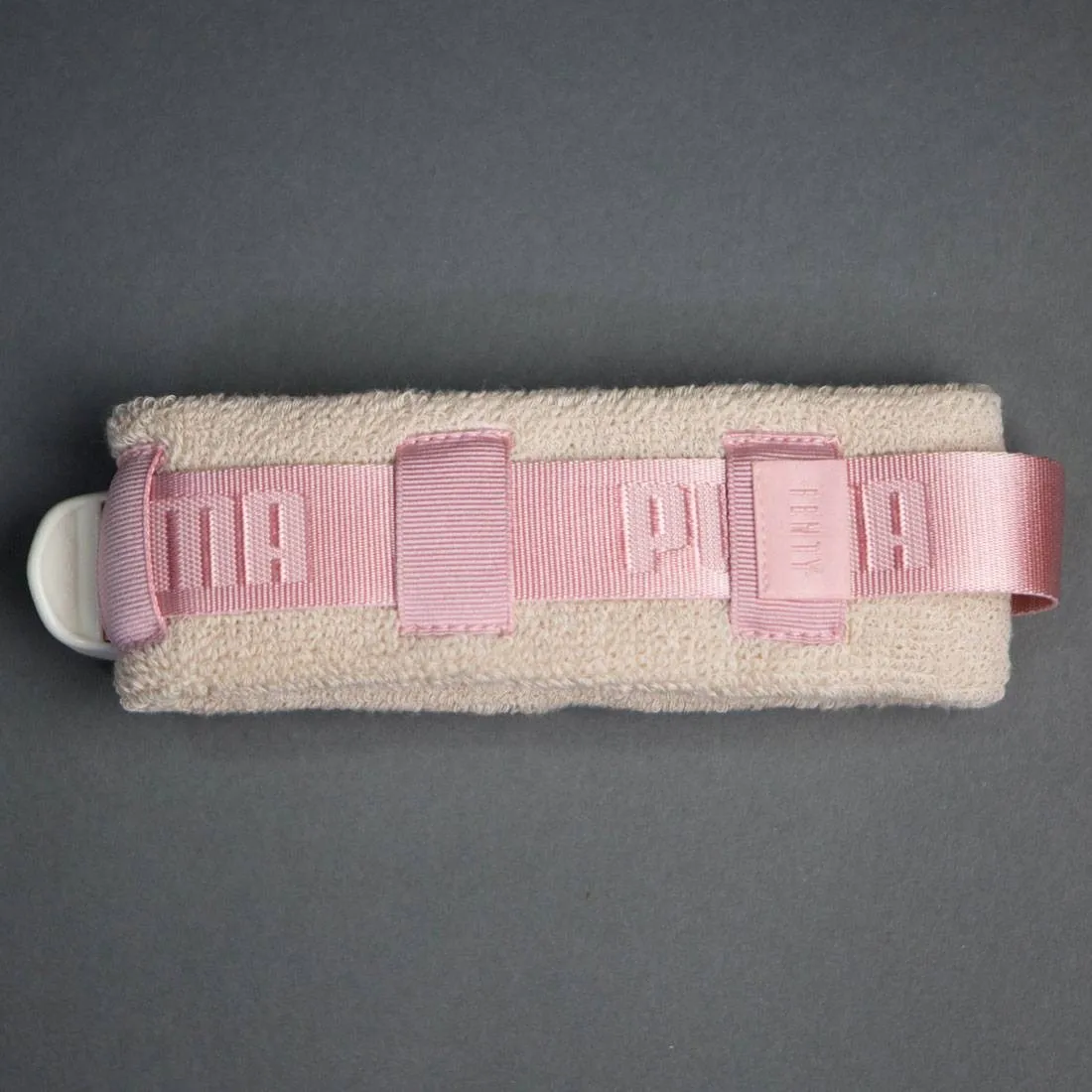 Puma x Fenty By Rihanna Buckle Choker (pink)