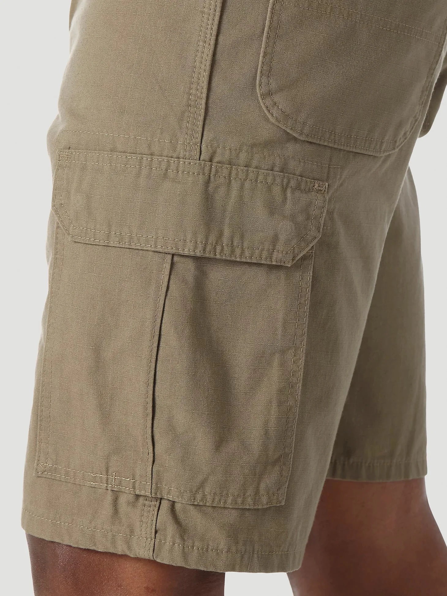 WRANGLER RIGGS WORKWEAR RIPSTOP RANGER CARGO SHORT IN BARK SIZE 34